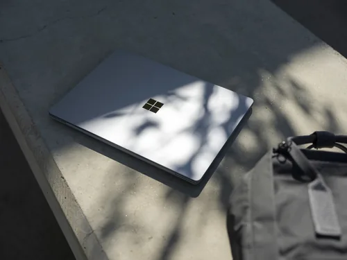 Microsoft Surface Laptop Go Intel® Core™ i5 i5-1035G1 31.6 cm (12.4) Touchscreen 8 GB LPDDR4x-SDRAM 256 GB SSD Wi-Fi 6 (802.11ax) Windows 10 Pro Platinum US Layout