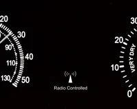 Maul Wanduhr MAULdrive Ø 30 cm Schwarz/Silber - Form: Rund - Detailfarbe: Silber - Schwarz - Uhrtyp: Analog - Funksignal: Ja - Funktionen: Hygrometer - Zeit - Thermometer - Funksignalempfang - Detailmaterial: Aluminium - Kunststoff