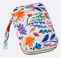 Chic Mic Passporthalter Flowers - Nachhaltigkeit: 100% Bio-Baumwolle - Global Organic Textile Standard (GOTS) - Farbe: Mehrfarbig - Weiss - Verschlussart: Reissverschluss - Münzfach: Keine Angaben - RFID-Schutz: Ja - Material: Bio Baumwolle