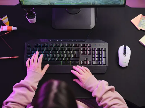 Trust Gaming-Maus GXT110 Felox Weiss - Maus Features: Umschaltbare DPI-Auflösung - Daumentaste - Beleuchtung - Scrollrad - Bedienungsseite: Universal - Detailfarbe: Weiss - Gewicht: 116 g - 92 g - Verbindungsart: Kabellos - Schnittstelle: USB-A