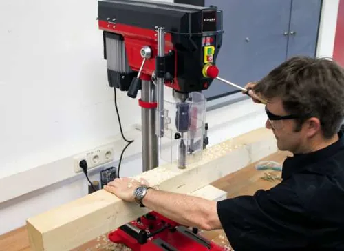 Einhell Säulenbohrmaschine TE-BD 750 E - Produktkategorie: Ständerbohrmaschine - Tischbohrmaschine - Funktionen: Bohren - Bohrschrauber - Werkzeugaufnahme: B16 - Stromversorgung: Netzbetrieb - Ausstattung: Ohne Zubehör - Set: Nein
