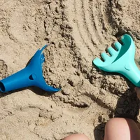Quut Sandspielzeug Raki – Ocean 2 Teile - Altersempfehlung ab: 10 Monaten - Detailfarbe: Hellblau - Blau - Anzahl Teile: 2 Teile - Eigenschaften: Keine Eigenschaft