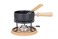 Kadastar Käsefondue-Set Bernina 5 Teile, Schwarz - Anzahl Personen: 2 - Materialtyp: Metall - Material: Aluminiumguss - Betriebsart: Pastenbrenner - Kompatible Kochfelder: Gas - Glaskeramik - Detailfarbe: Schwarz