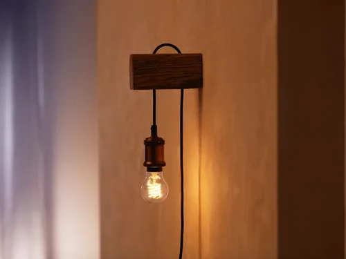 Philips Hue Leuchtmittel White E27 Einzelpack Filament 550 lm - Lampensockel: E27 - Farbtemperatur Kelvin: 2100 K - Aussenanwendung: Nein - Gesamtleistung: 7.2 W - Lichtfarbe: Warmweiss (WW) - Leuchten Kategorie: Leuchtmittel