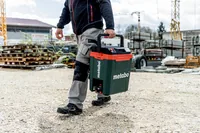 Metabo Kühlbox Akku-Kühlbox KB 18 BL Solo Karton, 24 ltr. Inhalt - Stromversorgung: Akkubetrieb - 18 V - 12 V - 230 V - Kühltechnologie: Thermoelektrisch - Eigenschaften: Keine Eigenschaft - Zertifikate: Keine Zertifizierung - Gewicht: 5.9 kg - Heiz Funkt