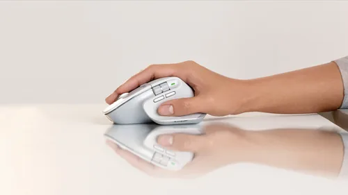 Logitech Maus MX Master 3S Pale Grey - Maus-Typ: Standard - Maus Features: Seitliches Scrollrad - Logi Bolt-Empfänger - Easy Switch - Daumentaste - Scrollrad - Bedienungsseite: Rechtshänder - Detailfarbe: Weiss - Verbindungsart: Kabellos - Schnittstelle: 
