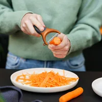 Zyliss Julienneschneider E950050 Grau/Orange/Rot/Schwarz - Detailfarbe: Rot - Orange - Grau - Schwarz - Zertifikate: Keine Zertifizierung - Schälertyp: Pendelschäler