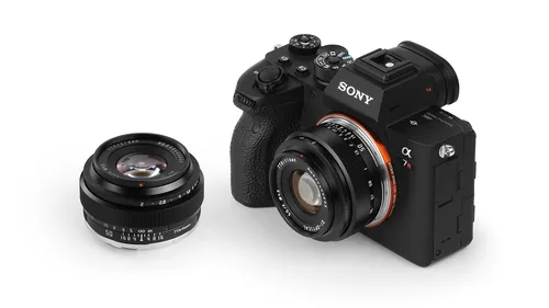 TTArtisan Festbrennweite 50mm F/2 – Sony E-Mount - Objektivtyp: Standard - Widerstandsfähigkeit: Keine Angabe - Filterdurchmesser: 43 mm - Brennweite Max.: 50 mm - Anzahl Gruppen: 5 - Anzahl Linsen: 6