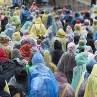 relaxdays Regenponcho 20 Stück, Gelb - Detailfarbe: Blau - Material: Polyethylen (PE) - Nachhaltigkeit: Nicht angegeben - Zielgruppe: Unisex - Altersgruppe: Erwachsene - Produkttyp: Regenponcho