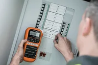 PTOUCH Gerät inkl. PT-E110VP Koffer, Adapter und Band