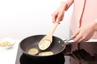 Brabantia Pfannenwender Profile Braun - Detailfarbe: Braun - Spülmaschinenfest: Keine Angaben - Material Küchenhelfer: Holz