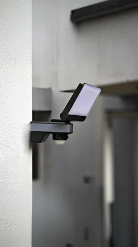 STEFFEN Aussenwandleuchte Floodlight LED PIR 24W - Betriebsart: Netzbetrieb - Dimmbar: nicht dimmbar - Montage: Wand - Anwendungsbereich: Indoor - Outdoor - Zusätzliche Ausstattung: Bewegungssensor - Lampensockel: LED fest verbaut