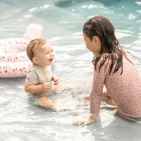 Swim Essentials Schwimmsitz 0-1 Jahre Leopard Old Pink - Nachhaltigkeit: Nicht angegeben - Sportart: Schwimmen - Farbe: Rosa - Gewicht Max.: 11 kg - Altersempfehlung ab: Geburt