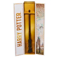 Wizarding World Harry Potter - Authentischer Harry Potter Zauberstab (mit Hogwarts-Halterung)