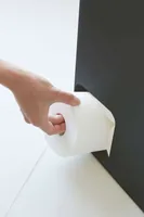 Yamazaki Toilettenpapierhalter Tower 48 cm, Schwarz - Anzahl Rollen: 8 - Befestigung: Keine - Detailfarbe: Schwarz - Aufhängevorrichtung: Nein - Detailmaterial: Metall - Grundmaterial: Metall