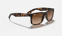 Ray-Ban Sonnenbrille Justin Rubber Light Havana - Grössentyp: Normalgrösse - Brillenform: Quadratisch - Brillenglasfarbe: Braun - Detailfarbe: Tortoise - Altersgruppe: Erwachsene - Zielgruppe: Unisex