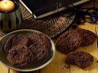 Dr.Schär Guetzli Soft Cookies Double Choc glutenfrei 210 g - Produkttyp: Schokolade - Nährwertangabe pro: 100 g - Energiegehalt (in kj): 1917 KJ - Energiegehalt (in kcal): 450 Kcal - Fett: 19 g - Gesättigte Fettsäuren: 12 g