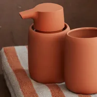 Blomus Zahnputzbecher Sono Amber Brown - Detailfarbe: Braun - Rot - Detailmaterial: Keramik - Grundmaterial: Keramik - Kunststoff