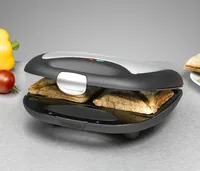Rommelsbacher Sandwich-Toaster 20.ST 710 700 W - Produkttyp: Sandwich Toaster - Höhenverstellbar: Nein - Detailfarbe: Silber - Schwarz - Leistung: 700 W - Temperatur einstellbar: Nein - Anzahl unterschiedliche Grillplatten: 1