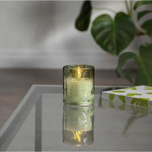 Star Trading LED-Kerze Pillar Flamme Leaf, Ø 8.5 x 10 cm, Grün - Betriebsart: Batteriebetrieb - Fernbedienung: Nein - Aussenanwendung: Nein - Höhe: 10 cm - Timerfunktion: Ja - Set: Nein