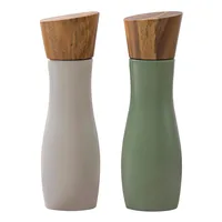 Ladelle Salz- und Pfeffermühle Essentials 19.5 cm, Stone/Salbei - Materialtyp: Keramik - Material: Porzellan - Holz - Anwendungszweck: Salz und Pfeffer - Detailfarbe: Stone Gray - Salbeigrün - Höhe: 19.5 cm - Set: Ja