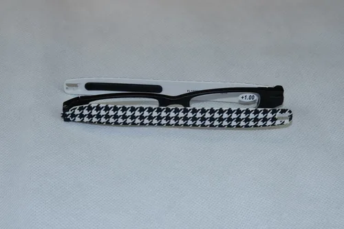 Figoline Lesebrille Pepita +1,5 - Grössensystem: EU - Brillenglasfarbe: Klar - Zielgruppe: Unisex - Sehstärke: +1 -5 - Brillenform: Rechteckig - Kopfbreite: Normal