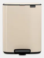 Brabantia Treteimer Bo 12 l, Beige - Fassungsvermögen: 12 l - Anzahl Behälter: 1 - Detailfarbe: Beige - Form: Eckig - Material: Stahl