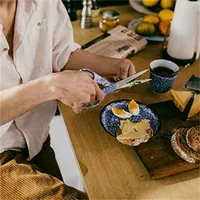 Fiskars Schere Rörstrand Hellblau, 21 cm - Bedienungsseite: Universal - Klingenmaterial: Edelstahl - Detailfarbe: Hellblau - Anwender: Erwachsene - Länge: 21 cm