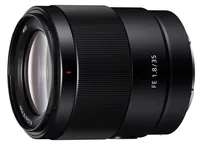 Sony Festbrennweite FE 35mm F/1.8 – Sony E-Mount - Objektivtyp: Standard - Widerstandsfähigkeit: Spritzwassergeschützt - Staubgeschützt - Filterdurchmesser: 55 mm - Brennweite Max.: 35 mm - Bildsensorstandard: Vollformat - Blendenöffnung Min.: F/22
