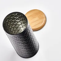Zeller Present Vorratsdose Scandi 0.68 l, Schwarz - Produkttyp: Vorratsdose - Materialtyp: Metall - Material: Metall - Detailfarbe: Schwarz - Mikrowellenfest: Nein - Spülmaschinenfest: Nein