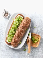 Schnitzer Bio Baguette Grainy glutenfrei 2 x 160 g - Produkttyp: Brot - Nährwertangabe pro: 100 g - Energiegehalt (in kj): 928 KJ - Energiegehalt (in kcal): 222 Kcal - Fett: 9 g - Gesättigte Fettsäuren: 1.3 g