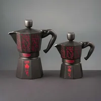 Bialetti Espressokanne Stranger Things, 3 Tassen, Schwarz / Rot - Material: Edelstahl - Kompatible Kochfelder: Elektro - Gas - Glaskeramik - Detailfarbe: Rot - Schwarz - Betriebsart: Manueller Betrieb - Anzahl Tassen: 3 ×