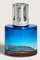 Maison Berger Duftlampe Pure + 250 ml Caresse do Coton, Blau - Volumen: 250 ml - Duft: Orange - Zedernholz - Vanille - Honig - Set: Ja - Detailmaterial: Glas - Grundmaterial: Glas