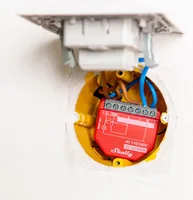 Shelly WLAN-Schaltaktor 1PM Gen4 Rot, 16 A - Detailfarbe: Grau - Produkttyp: Schaltaktoren - Protokoll: Bluetooth - WLAN - Matter - ZigBee - Systemkommunikation: Wireless - System-Kompatibilität: Apple HomeKit - Amazon Alexa - Apple Siri