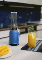 Create Standmixer Moi Dunkelblau - Motorleistung: 230 W - Funktionen: Pürieren - Zerkleinern - Hacken - Mixen - Smoothies - Shaken - Fassungsvermögen Saftbehälter: 0.4 l - Detailfarbe: Dunkelblau