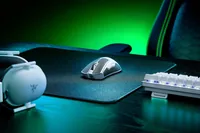 Razer Gaming-Maus DeathAdder V3 Pro Weiss - Maus Features: Umschaltbare DPI-Auflösung - Daumentaste - Programmierbare Tasten - Scrollrad - Integrierter Speicher - Bedienungsseite: Rechtshänder - Detailfarbe: Weiss - Gewicht: 92 g - 63 g - Verbindungsart: 