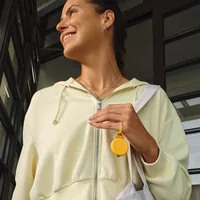 Chipolo LOOP (Apple & Google Find My Netzwerk) Gelb - Verbindungsmöglichkeiten: Bluetooth - Verbindungsreichweite Max.: 120 m - System-Kompatibilität: Android - Apple Find My-App - iOS
