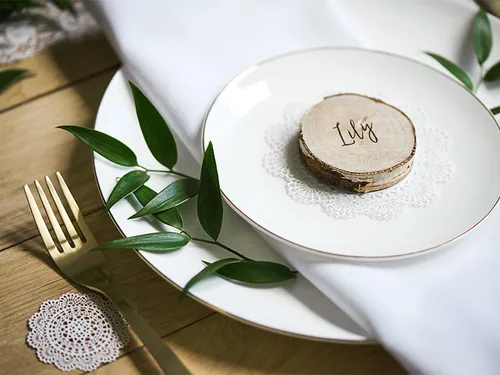 Partydeco Tischkarte Holzscheibe Ø 4.5-6.5 cm, H: 1 cm, 6 Stück, braun - Papierformat: Kein - Motiv: Hochzeit - Verpackungseinheit: 6 Stück - Detailfarbe: Braun - Inkl. Couvert: Nein