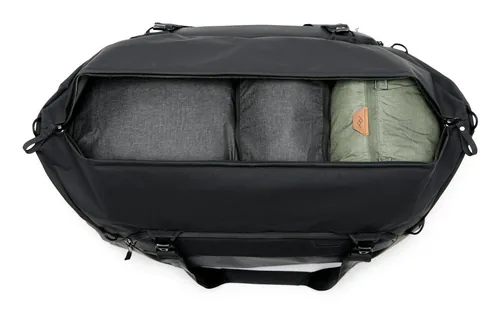 Peak Design Reise-Seesack 80 L Schwarz - Tragemöglichkeit: Handgriff - Schulterriemen - Detailfarbe: Schwarz - Zusatzfächer: Ja - Ausstattung: Handgriff - Reissverschluss - Zubehörfach - Anzahl Objektive: 0 - Bauform Kamera: Zubehör