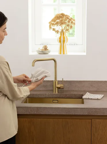 Brabantia Mikrofaser Geschirrhandtuch 2 Stück, Beige - Einsatzgebiet: Geschirr - Material: Mikrofaser - Parfümiert: Nein - Tuchart: Mikrofaser-Reinigungstuch - Anwendung Reinigungstuecher: Feucht - und Trockentuch - Detailfarbe: Beige