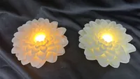 Dameco LED Wachskerze Rose Blüte 2er Set rosa und türkis grün - Betriebsart: Akkubetrieb - Fernbedienung: Nein - Aussenanwendung: Ja - Höhe: 6 cm - Timerfunktion: Nein - Set: Ja