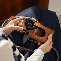 Smallrig Leather Case Kit für X half Braun - Tragemöglichkeit: Handgriff - Detailfarbe: Braun - Zusatzfächer: Nein - Bauform Kamera: Kompakt - Kamerataschenart: Kamerahülle