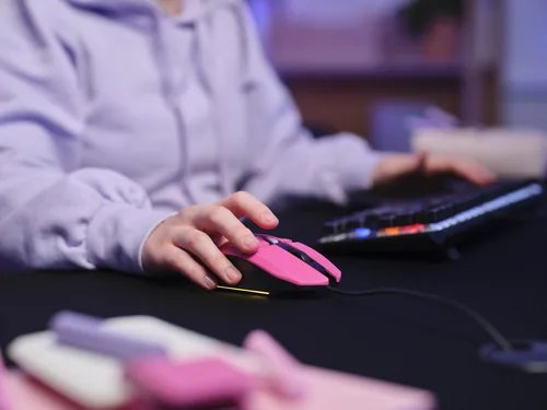 Trust Gaming-Maus GXT 109P FELOX - Maus Features: Umschaltbare DPI-Auflösung - Beleuchtung - Bedienungsseite: Universal - Detailfarbe: Pink - Gewicht: 102 g - Verbindungsart: Verkabelt - Schnittstelle: USB-A