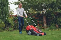 Einhell Akku-Rasenmäher GE-CM 36/43 Li M (2 x 4.0Ah) - Schneidesystem: Sichel-/Kreiselmäher - Betriebsart: Akkubetrieb - Schnittbreite: 43 cm - Akkusystem: Einhell Power X-Change - Ausstattung: Mit 2 Akkus und 2 Ladegeräte - Mähertyp: Sichelmäher