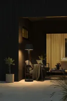 Konstsmide Stehleuchte Pomezia USB, Weiss - Betriebsart: Akkubetrieb - Lampensockel: LED fest verbaut - Smart Home: Nicht kompatibel - Farbtemperatur Kelvin: 2700 K - 3000 K - 4000 K - Anwendungsbereich: Outdoor - Gesamtleistung: 10 W