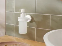 tesa Wandseifenspender Moon White 200 ml, Weiss - Fassungsvermögen: 200 ml - USB-Schnittstelle: Nein - Detailfarbe: Weiss - Sensor-Technik: Nein - Wandmontage: Ja
