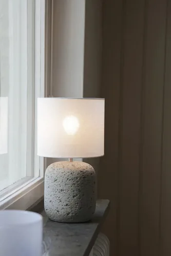 Markslöjd Tischleuchte Montagna E14 max. 40W, Schalter am Kabel – Grau - Betriebsart: Netzbetrieb - Lampensockel: E14 - Farbtemperatur Kelvin: 2700 K - Zusätzliche Ausstattung: Flammeneffekt - Gesamtleistung: 40 W - Dimmbar: nicht dimmbar