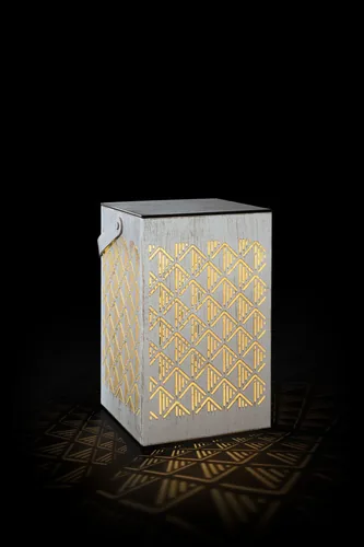 STT Laterne Muster Recharge USB, 24.5 cm, Weiss/Gold - Betriebsart: Akkubetrieb - Motiv: Ornament - Fernbedienung: Nein - Aussenanwendung: Ja - Lichtfarbe: Warmweiss (WW) - Höhe: 24.5 cm
