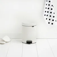 Brabantia Kosmetikeimer NewIcon 5 l, White - Fassungsvermögen: 5 l - Höhe: 29.1 cm - Anzahl Behälter: 1 - Detailfarbe: Weiss - Form: Rund - Material: Edelstahl