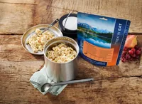 Trek 'N Eat Hauptgericht Käsenudeln mit Röstzwiebeln, PS1000+ - Produkttyp: Nudelgerichte - Nährwertangabe pro: 1 Stück - Energiegehalt (in kj): 1754 KJ - Energiegehalt (in kcal): 419 Kcal - Fett: 14.1 g - Davon gesättigte Fettsäuren: 4.5 g